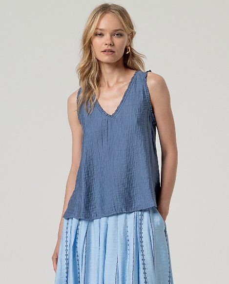 Top tirantes escote pico Azul Acero SURKANA